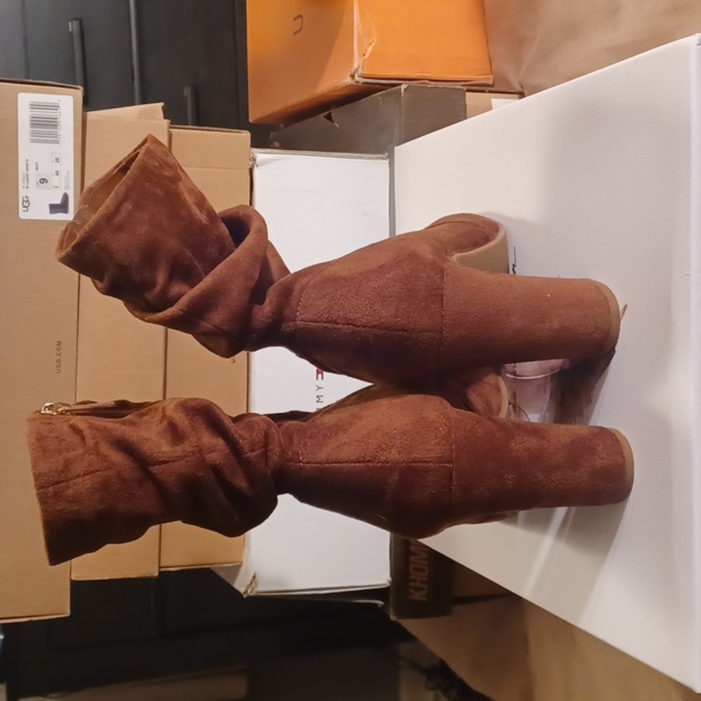 Boots - Picture 5 of 9